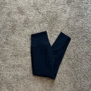 Beyond Yoga navy blue capri length leggings